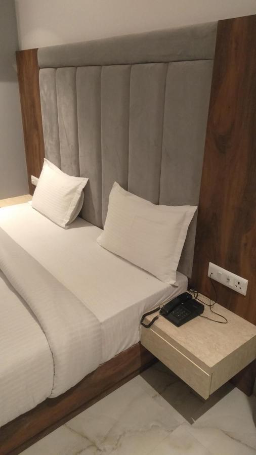 Hotel The Nilsa New Delhi Extérieur photo